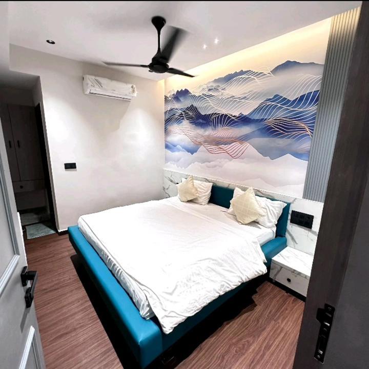 V Love Hotel Surat Eksteriør bilde